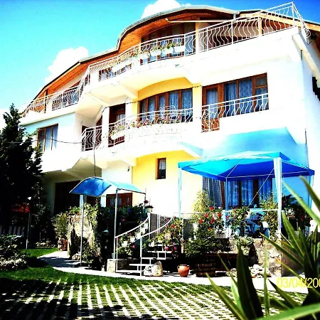 Casa de hóspedes Вила Карина *