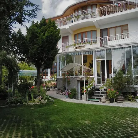 Konukevi Вила Карина *